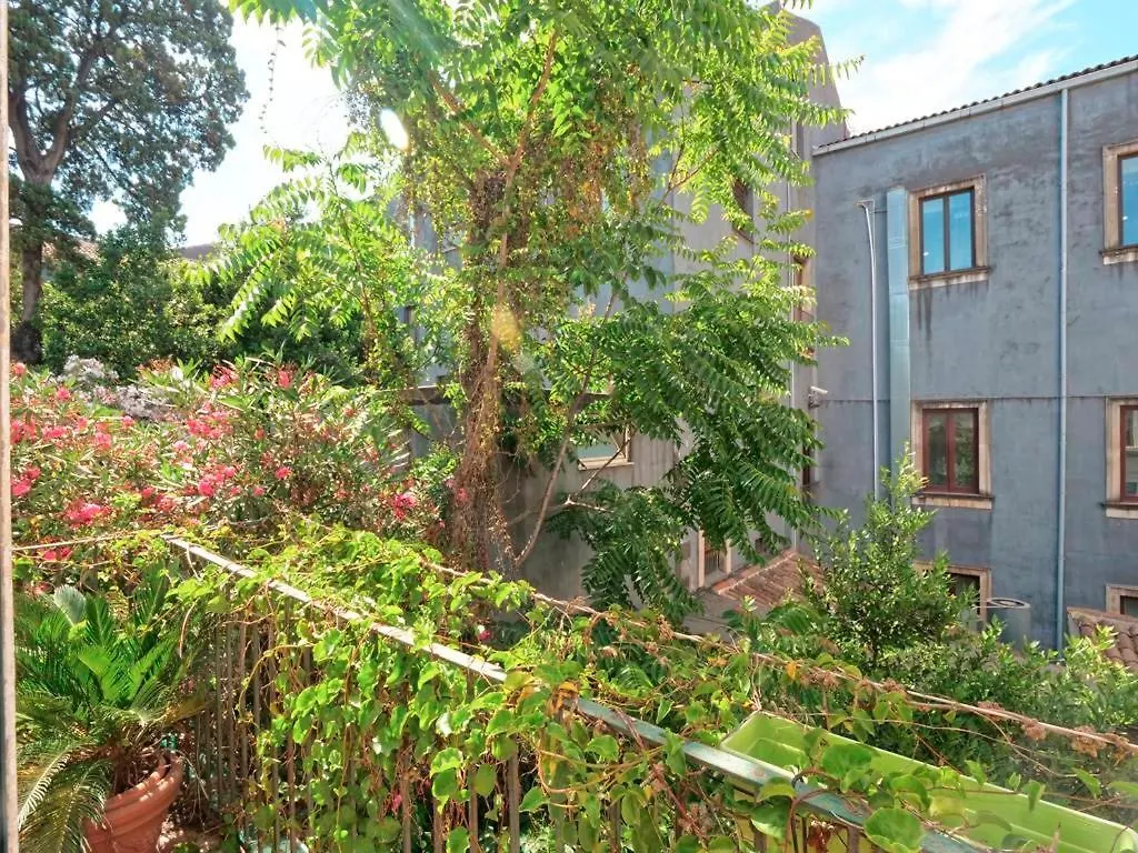 Bed and Breakfast Piccadilly House Aeroporto di Catania Fontana Rossa 0*,  Italia